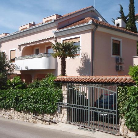 Apartments 30 M From The Beach Crikvenica Exterior photo